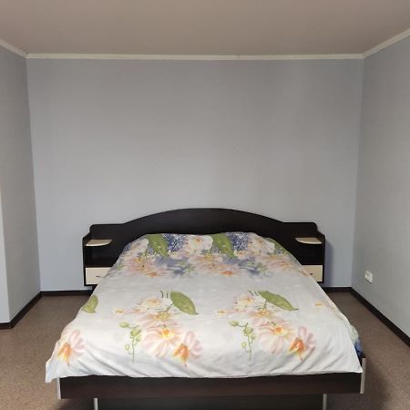 Проспект Миру 35 Apartment Krivoy Rog Luaran gambar